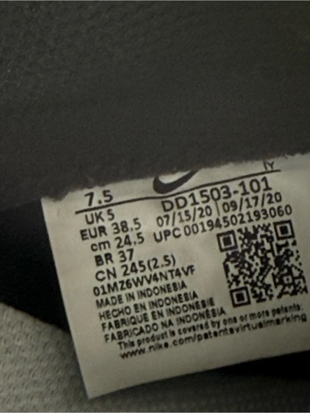 Nike Black and White Women's Low-Top Athletic Sneakers